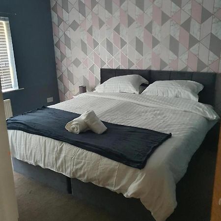 Double Bedroom 96Glc Greater Manchester ミドルトン エクステリア 写真